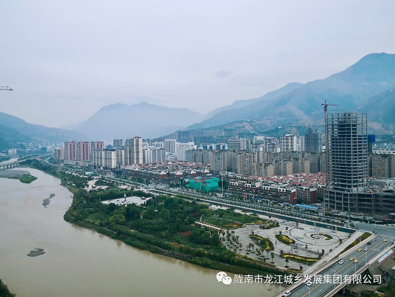 匠心傾注、喜封金頂——龍江?雙子座商住小區(qū)主體順利封頂