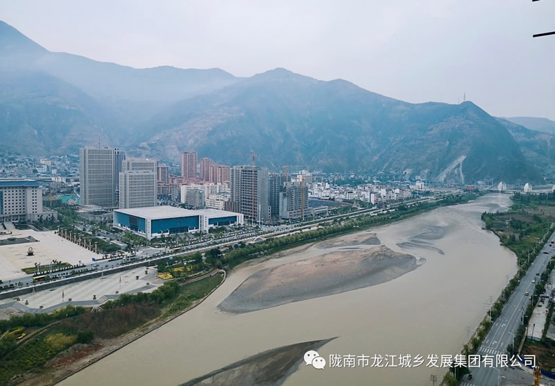 匠心傾注、喜封金頂——龍江?雙子座商住小區(qū)主體順利封頂