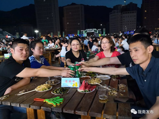 好嗨喲！隴南第一屆青島啤酒節(jié)開(kāi)幕啦，為期8天