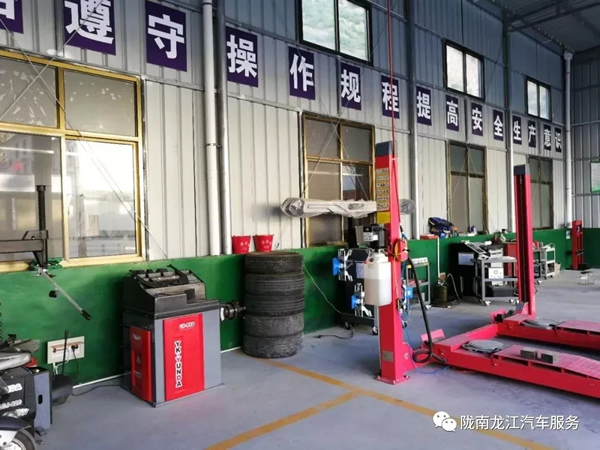 金錘鈑金，銀槍噴漆！龍江汽修值得信賴！