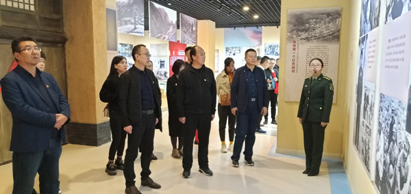 市龍江集團(tuán)開展“不忘初心、牢記使命”主題黨日活動