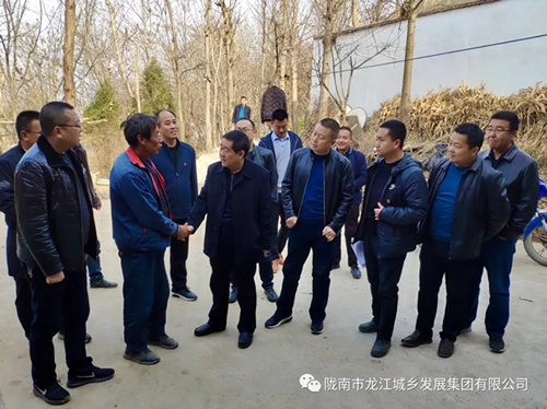 市龍江集團在文縣橋頭鎮(zhèn)安子坡村開展“解難題、辦實事、送溫暖”活動