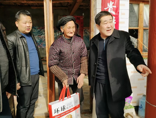 市龍江集團在文縣橋頭鎮(zhèn)安子坡村開展“解難題、辦實事、送溫暖”活動