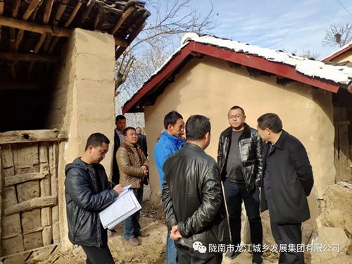 市龍江集團在文縣橋頭鎮(zhèn)安子坡村開展“解難題、辦實事、送溫暖”活動