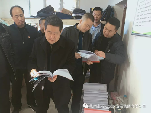 市龍江集團在文縣橋頭鎮(zhèn)安子坡村開展“解難題、辦實事、送溫暖”活動